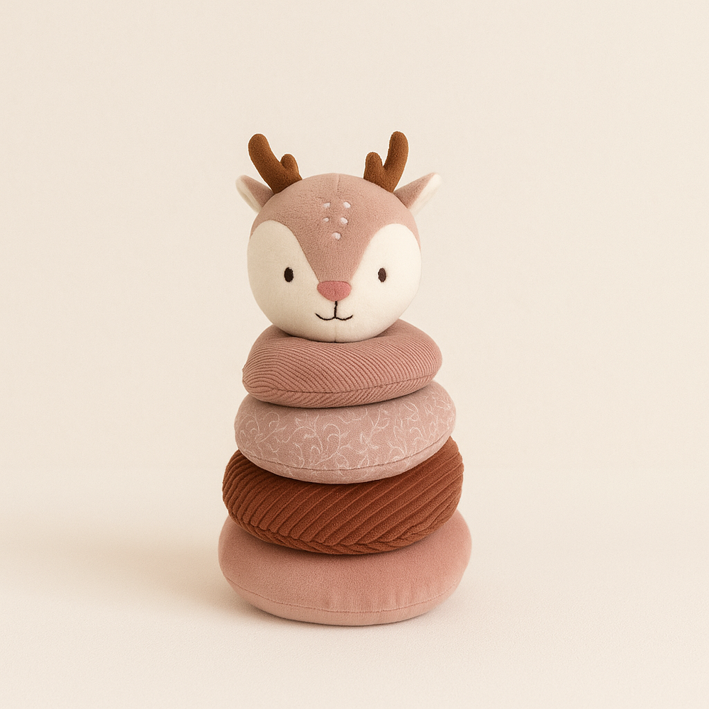 Torre de anillos apilables de ciervo para bebés, juguete de tela en tonos rosados y tierra, ideal para decoración infantil y estimulación sensorial