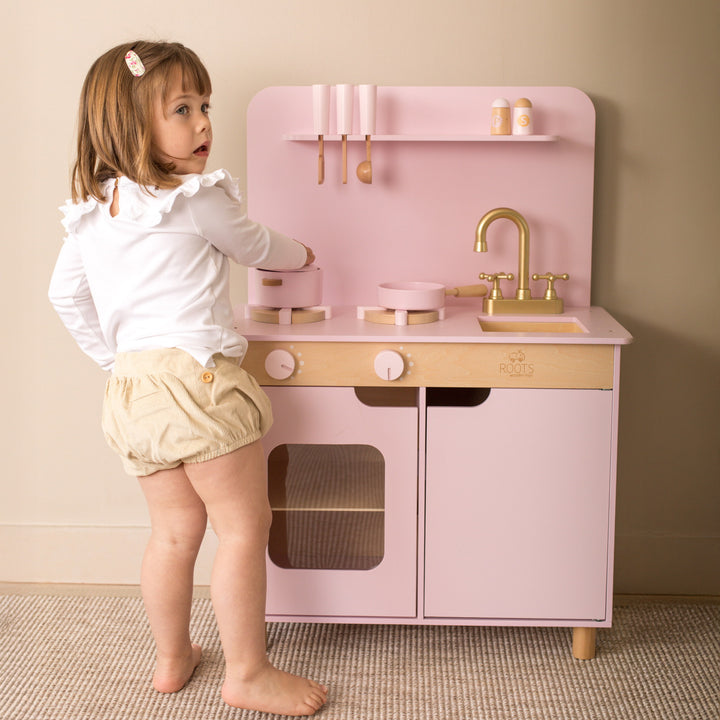 Cocina de juguete de madera color rosa con accesorios, modelo Julieta